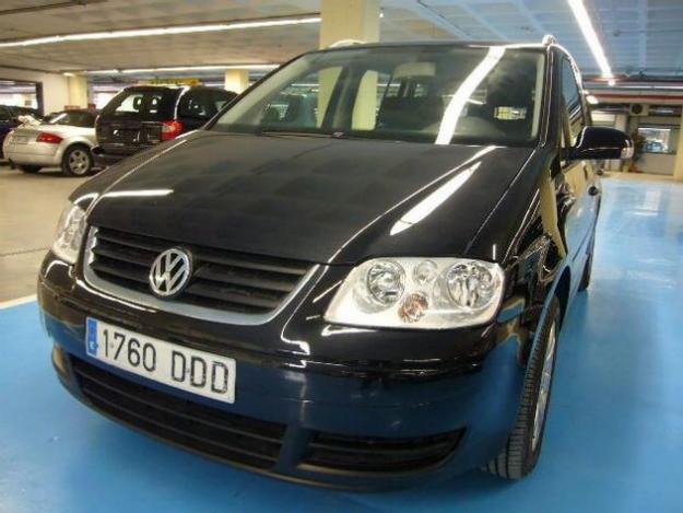 Venta de coche Volkswagen Touran 1.9 Adv. '04 en El Prat De Llobregat