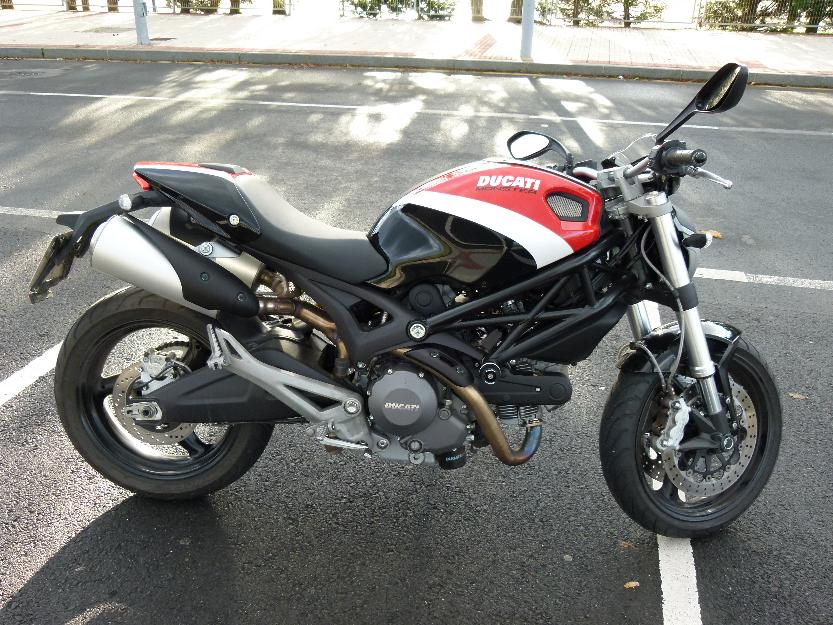 Ducati Monster 696