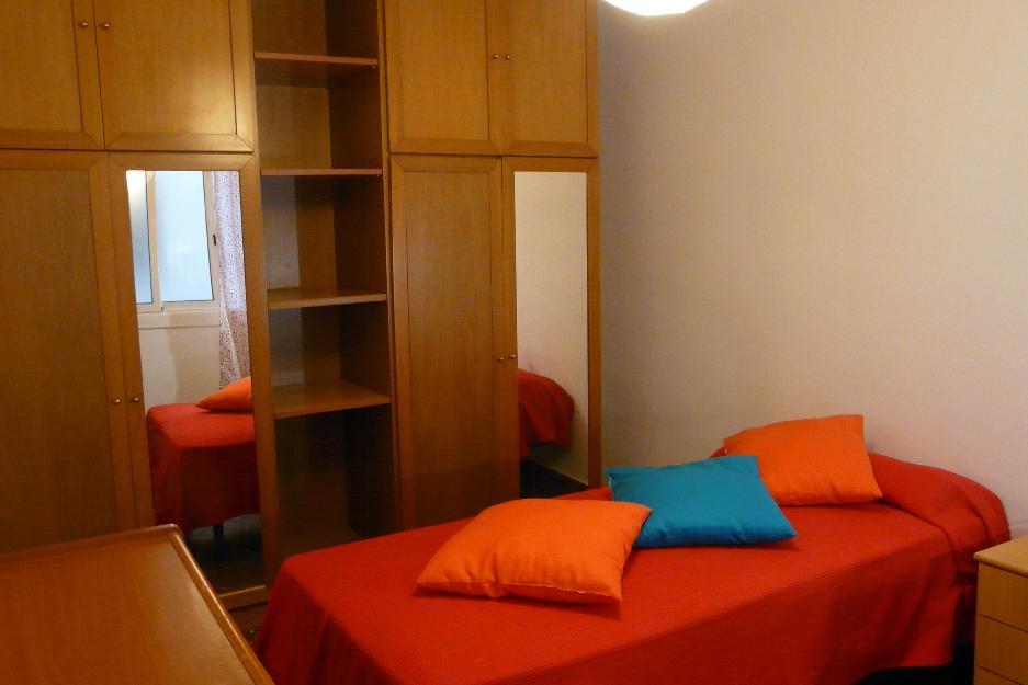 habitación grande a estudiante/a preferentemente Master/Doctorado