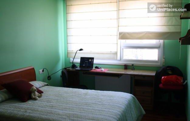 Rooms available - Comfortable 2-bedroom apartment in fashionable La Latina