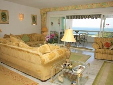 Apartamento con 2 dormitorios se vende en Marbella, Costa del Sol