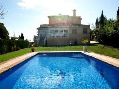 Chalet con 3 dormitorios se vende en Marbella, Costa del Sol