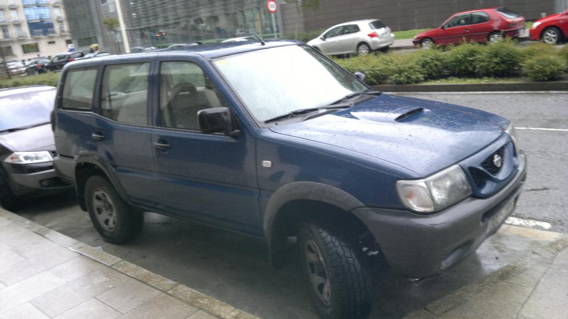 nissan terrano II año 2001 color azul 2700cc 100cv