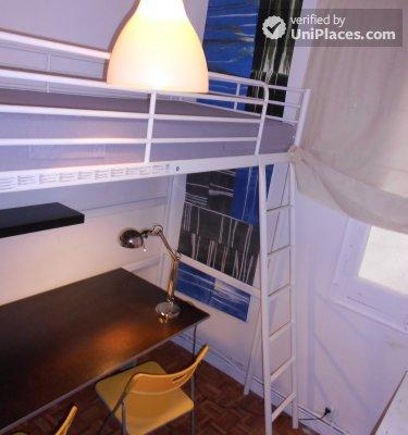 Rooms available - Compact 3-bedroom apartment in student-heavy Argüelles