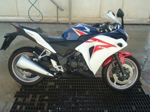 honda 250cc cbr perfecta, impecable,1 año. 3000km