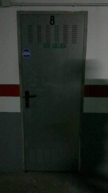 Puerta trastero gris