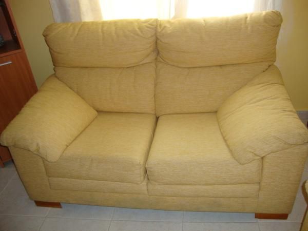 SE VENDE SOFA 2 PLAZAS NUEVO