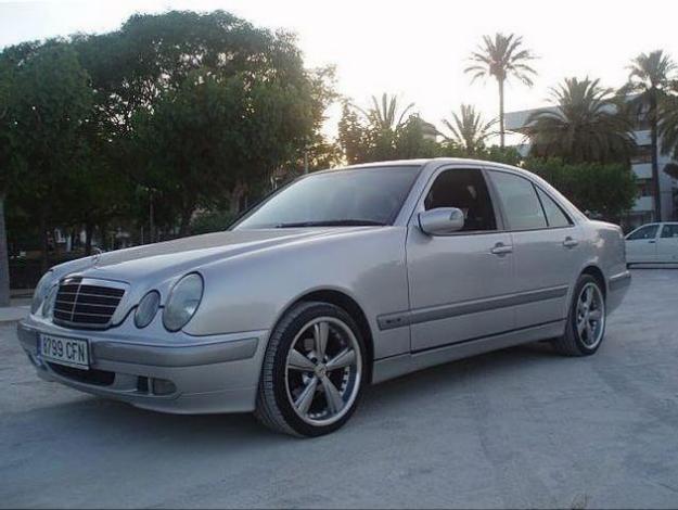 Comprar coche Mercedes E 220 CDI '99 en Barcelona