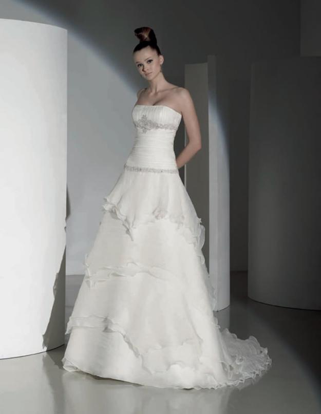 Liquido vestidos de novia firmas 450€.