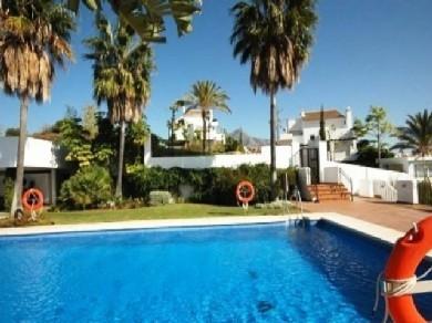 Apartamento con 3 dormitorios se vende en Benahavis, Costa del Sol