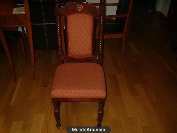 Silla antigua recién tapizada en perfecto estado