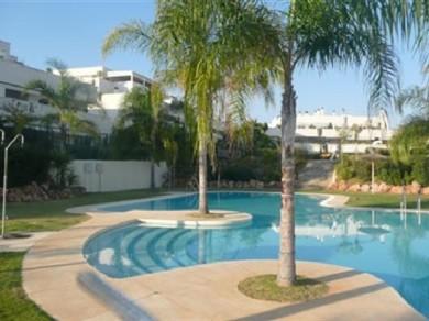 Apartamento con 3 dormitorios se vende en Marbella, Costa del Sol