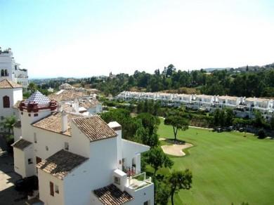 Apartamento con 3 dormitorios se vende en Marbella, Costa del Sol