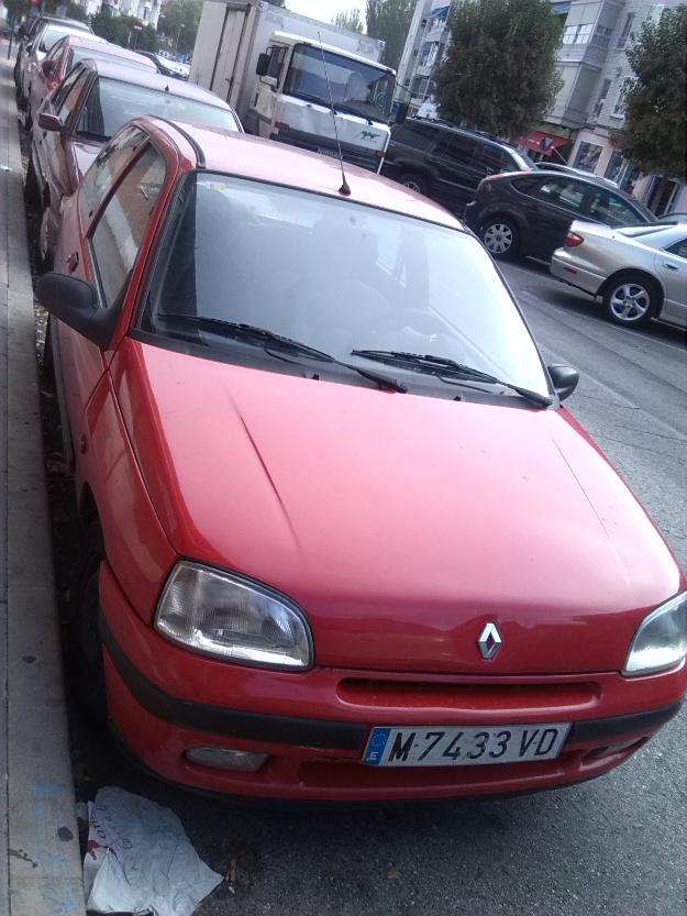 clio 1.200 impecable color rojo