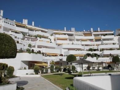 Apartamento con 2 dormitorios se vende en Marbella, Costa del Sol