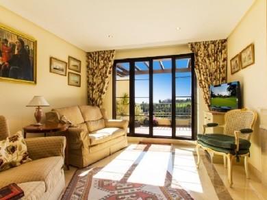 Apartamento con 3 dormitorios se vende en Marbella, Costa del Sol