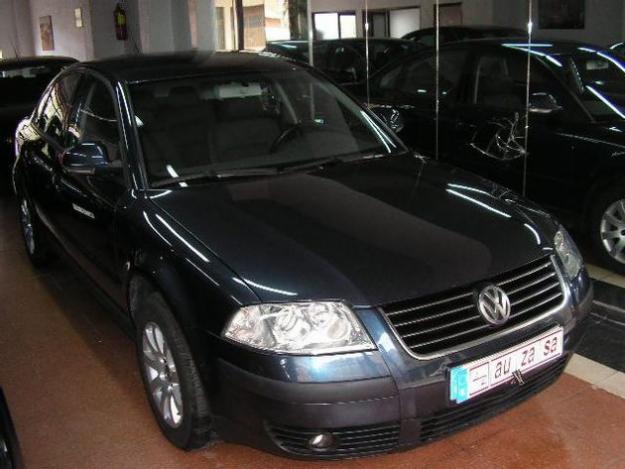 Venta de coche Volkswagen PASSAT 1.9TDI 130 COMFORTLINE '03 en Zamora