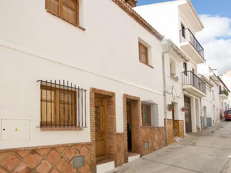 Casa adosada en Alozaina