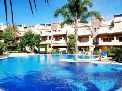 Apartamento con 2 dormitorios se vende en Estepona, Costa del Sol