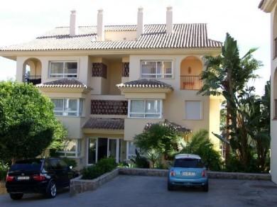 Apartamento con 3 dormitorios se vende en Marbella, Costa del Sol