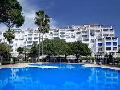 Apartamento con 3 dormitorios se vende en Marbella, Costa del Sol