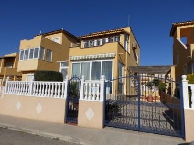 Chalet con 2 dormitorios se vende en Villamartin, Costa Blanca