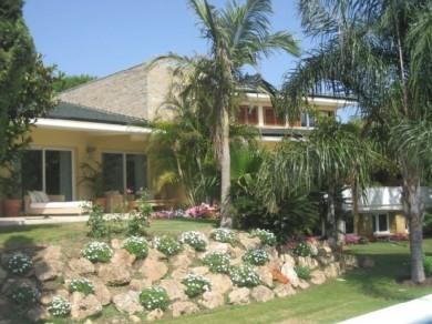 Chalet con 6 dormitorios se vende en Marbella, Costa del Sol