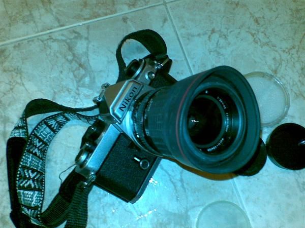 Nikon Fe con optica Zoom 28-70 mm