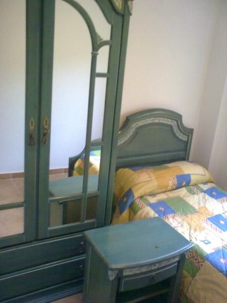 VENDO DORMITORIO JUVENIL -- ECONOMICO