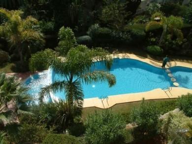 Apartamento con 3 dormitorios se vende en Marbella, Costa del Sol