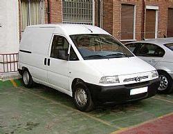 Venta de coche Citroen Jumpy 2.0 Hdi Furgón Confort '03 en Madrid