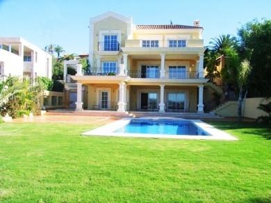 Chalet con 4 dormitorios se vende en Estepona, Costa del Sol