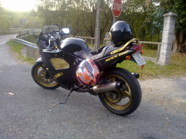 vendo  mi  moto  Suzuki  GSX  F  600cc