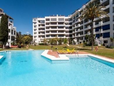 Apartamento con 2 dormitorios se vende en Marbella, Costa del Sol