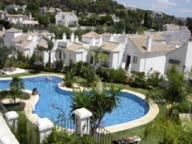 Apartamento con 2 dormitorios se vende en Marbella, Costa del Sol