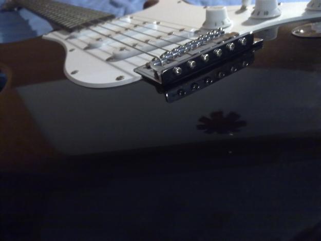 GUITARRA TIPO STRATOCASTER IMPECABLE