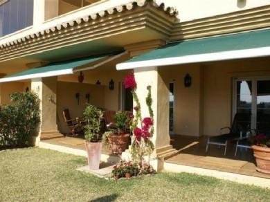 Apartamento con 2 dormitorios se vende en Marbella, Costa del Sol