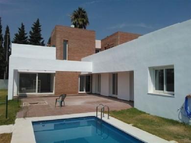 Chalet con 4 dormitorios se vende en Alhaurin de la Torre