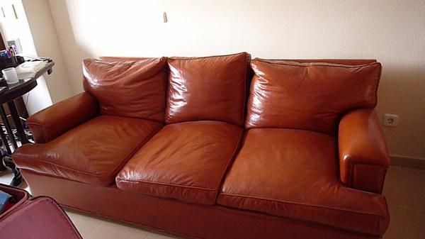 Se vende sofa 3 plazas vinipiel rojo ladrillo