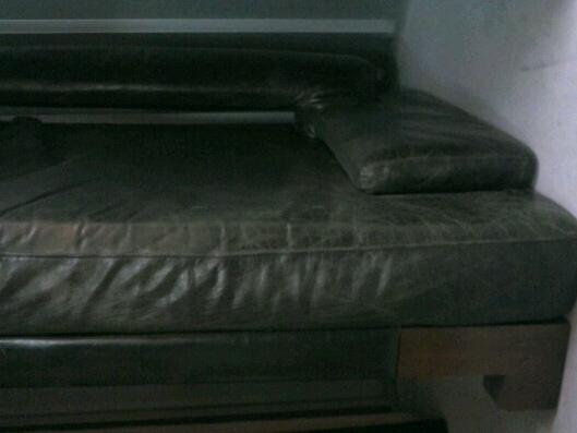 Sofa de piel negro