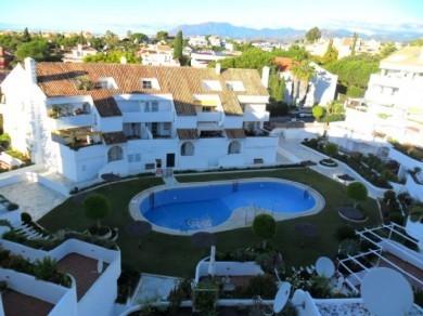 Apartamento con 3 dormitorios se vende en Marbella, Costa del Sol