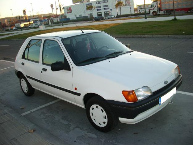 se vende ford fiesta economico