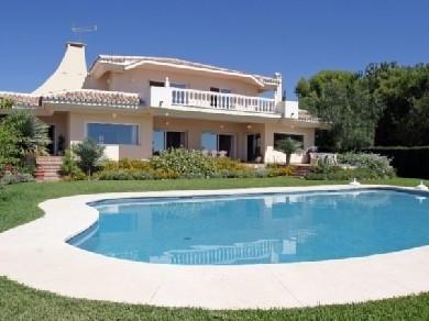 Chalet con 5 dormitorios se vende en Estepona, Costa del Sol