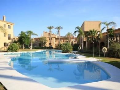 Apartamento con 3 dormitorios se vende en Benahavis, Costa del Sol