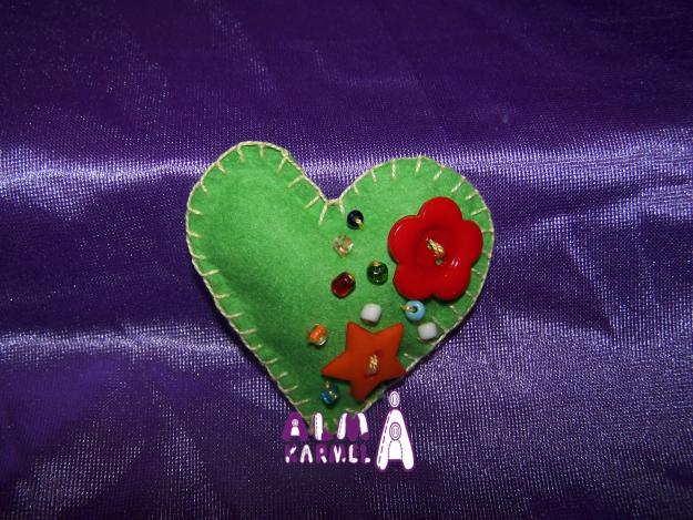 Broches de Fieltro con forma de Corazón, ideal San Valentín todo hecho a mano