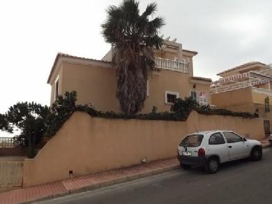 Chalet con 4 dormitorios se vende en Villamartin, Costa Blanca