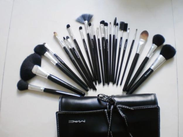 MAC Set 24 Brochas y Pinceles Profesionales + Manta