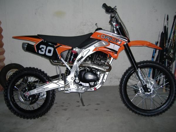 Vendo Moto de cross Orion 25cc 4 tiempos y remolque