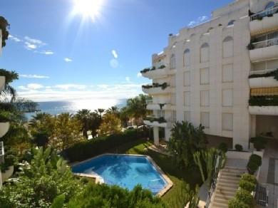 Apartamento con 3 dormitorios se vende en Marbella, Costa del Sol