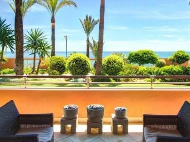 Apartamento con 3 dormitorios se vende en Marbella, Costa del Sol